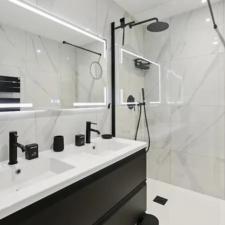 Eiffel Tower View - 3b - High-end